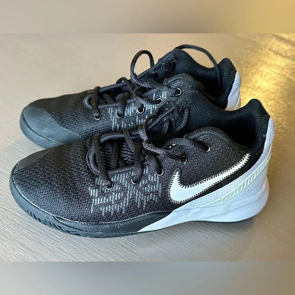 Nike Kyrie Flytrap 2 GS Black White Basketball Shoes AQ3412-001 4.5Y / Womens 6